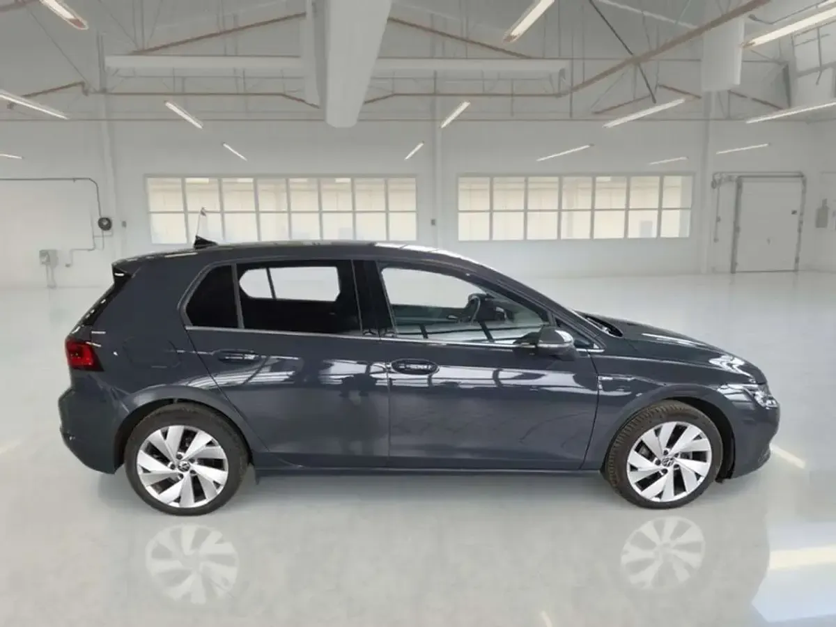 Usata VW Golf VIII Style 116 CV (85 kW) 2023 Grigio Berlina
