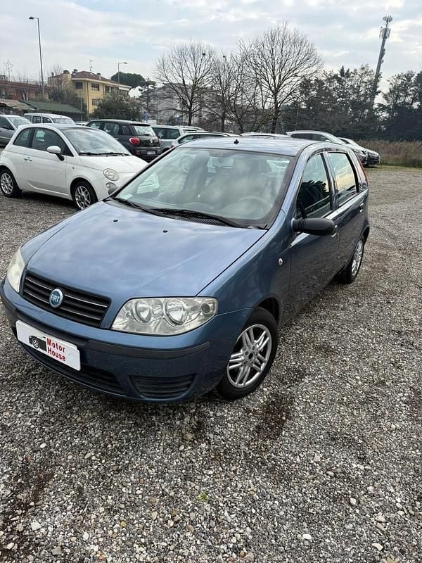 Blu Usata 2004 Fiat Punto Dynamic Tre volumi | 1900 € (Buon prezzo) - Immagine 1/4