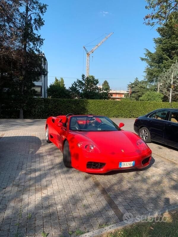 Usata Ferrari 360 400 CV (294 kW) 2002 Rosso Cabrio