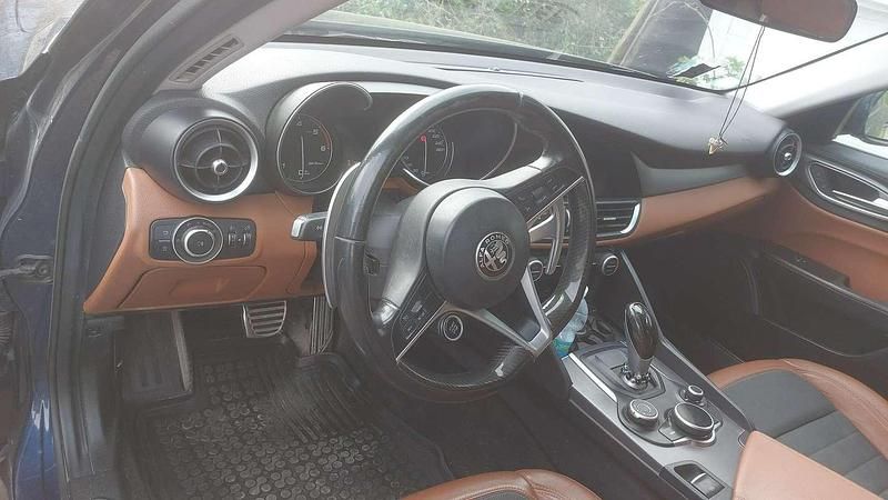Second-hand Alfa Romeo Giulia Super 179 CP (131 kW) 2016 Berlinǎ