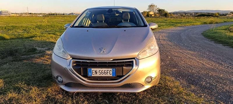 Usata 2012 Peugeot 208 Allure Due volumi | 3200 € (Super prezzo) - Immagine 1/4