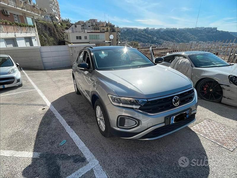 Usata VW T-Roc 150 CV (110 kW) 2024 Grigio SUV