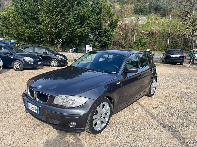 Usata BMW 118 122 CV (89 kW) 2005 Nero Utilitaria