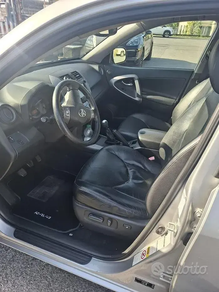 Usata Toyota RAV4 128 CV (94 kW) 2007 SUV