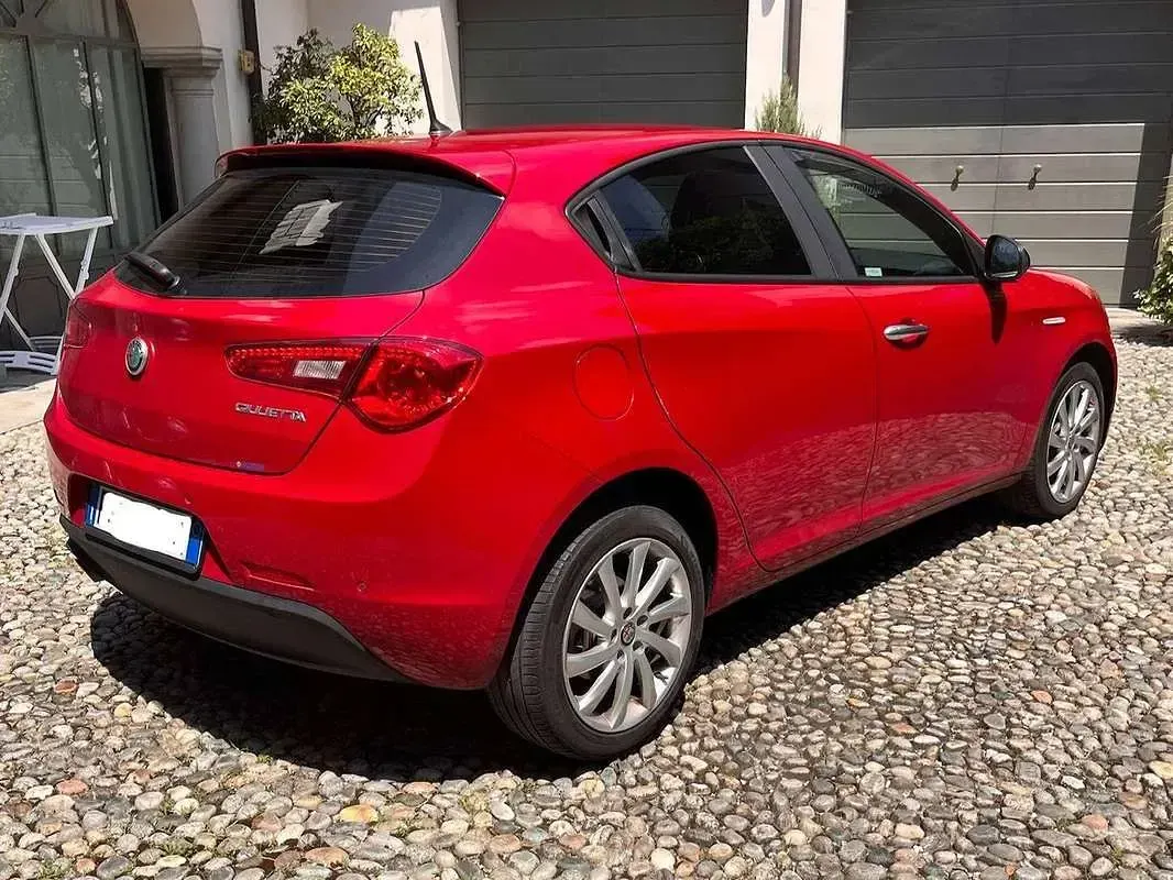 Usata Alfa Romeo Giulietta 120 CV (88 kW) 2018 Rosso Utilitaria