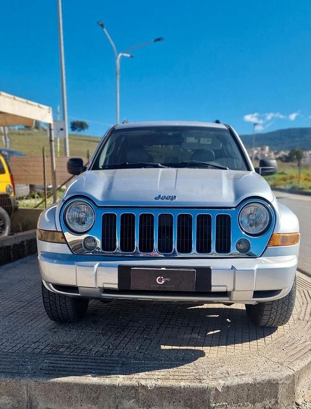 Usata Jeep Cherokee Limited 163 CV (119 kW) 2005 Argento SUV