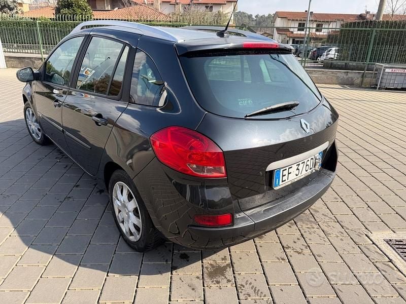 Usata Renault Clio GrandTour Dynamique 74 CV (54 kW) 2010 Nero Station wagon