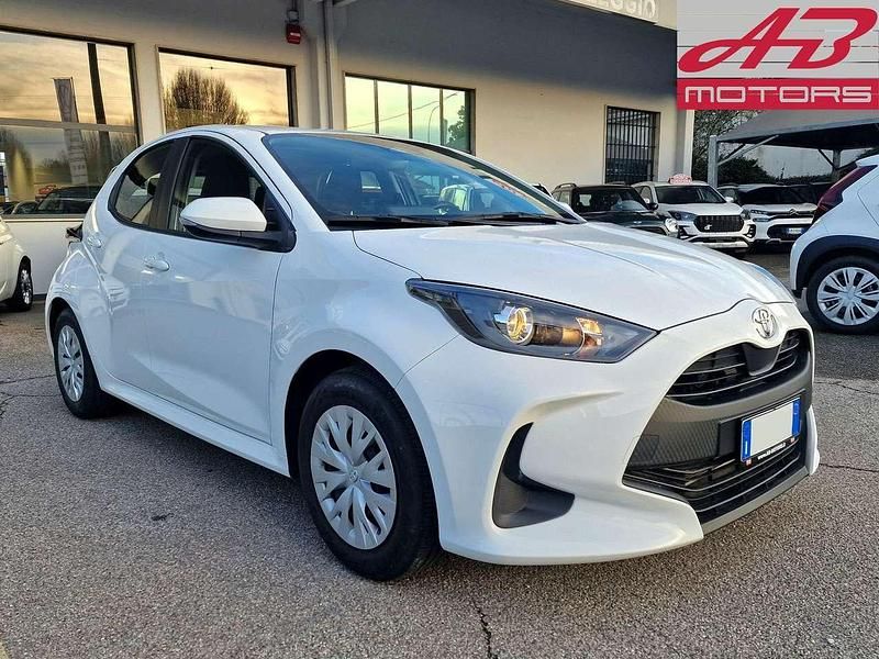 Usata Toyota Yaris Hybrid Active 116 CV (85 kW) 2025 Bianco Utilitaria