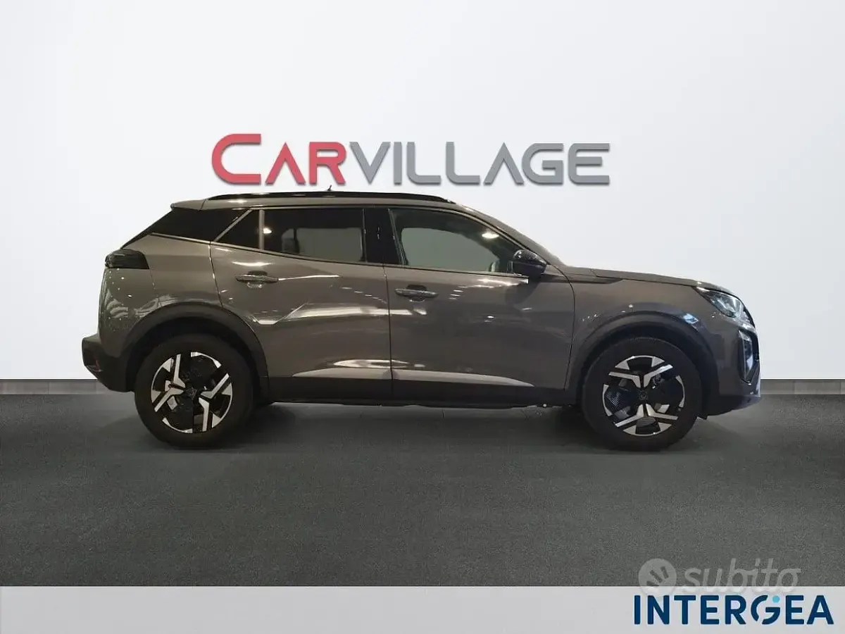 Usata Peugeot 2008 Allure 101 CV (74 kW) 2024 Grigio SUV