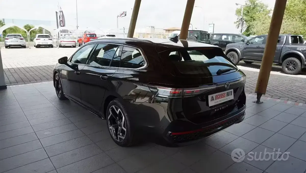 Usata VW Passat R-line 193 CV (141 kW) 2024 Nero Station wagon