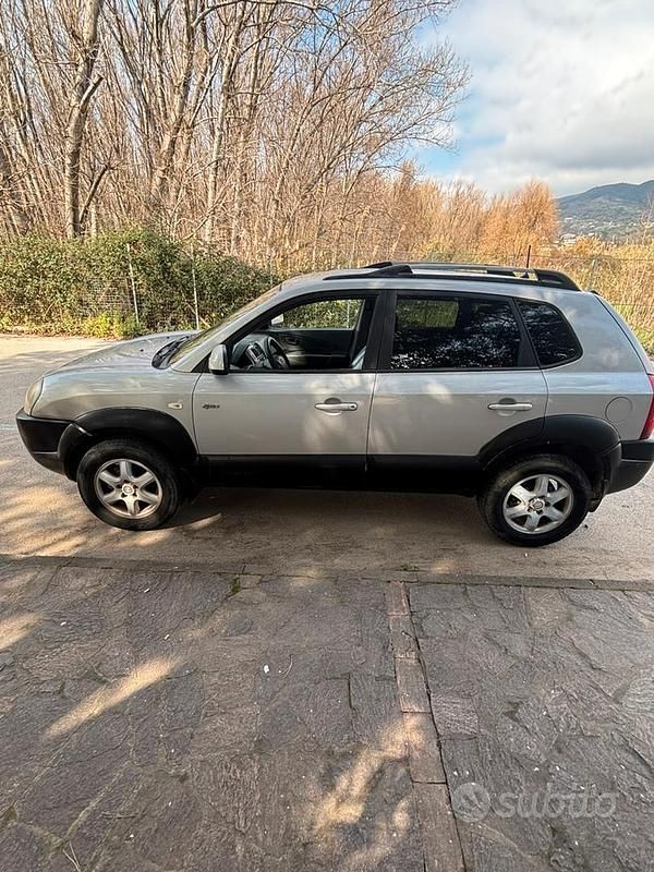 Usata Hyundai Tucson 112 CV (82 kW) 2005 Grigio SUV
