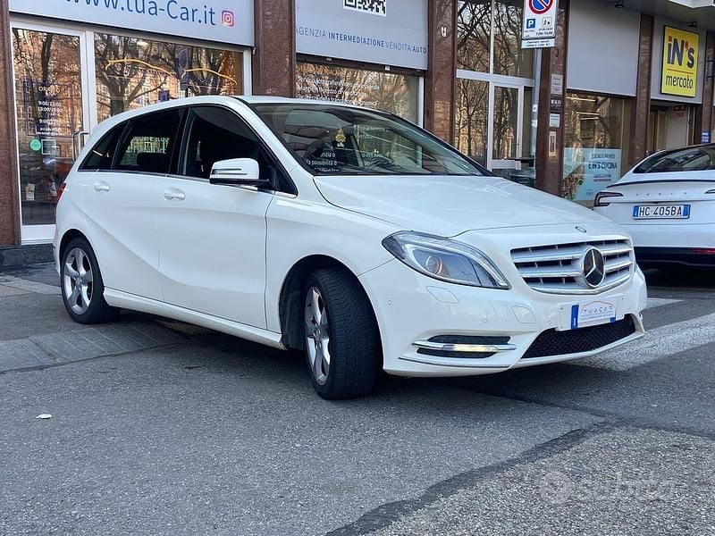 Begagnad Mercedes B180 Premium 122 HK (89 kW) 2012 Vit Minibuss