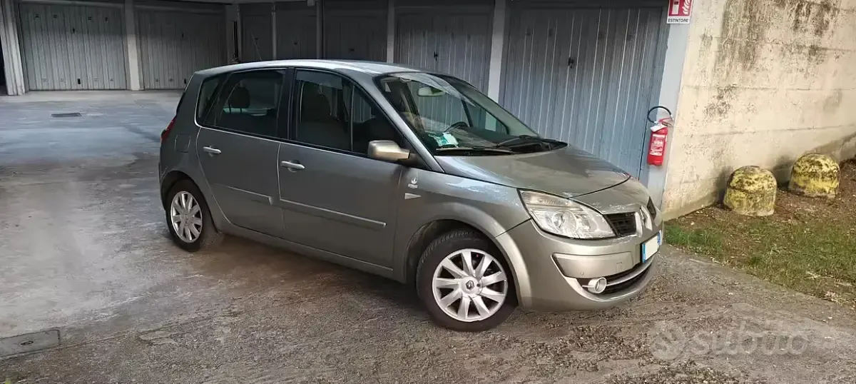 Usata Renault Scenic E-Tech 111 CV (81 kW) 2007 Grigio Monovolume