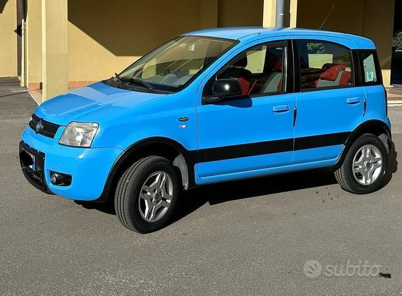 Usata Fiat Panda 4x4 Climbing 70 CV (51 kW) 2006 Blu Utilitaria