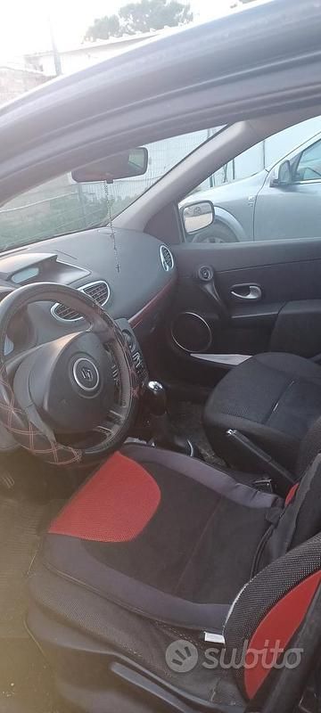 Usata Renault Clio II 70 CV (51 kW) 2006 Grigio Berlina