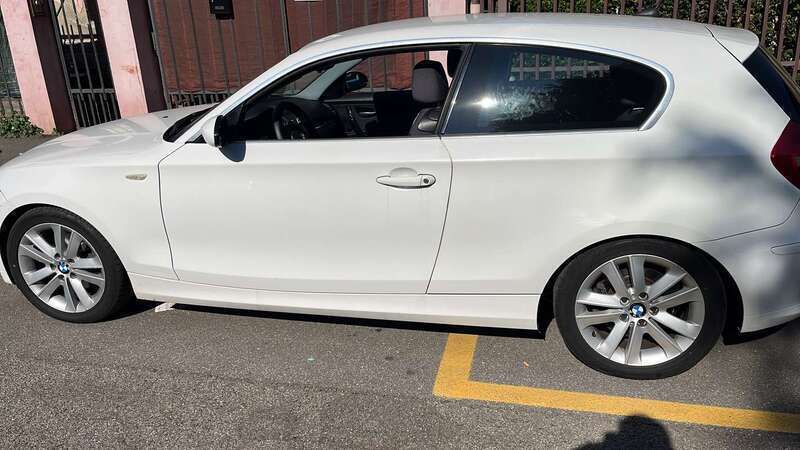 Usata 2008 BMW 120 Due volumi | 3500 € (Buon prezzo) - Immagine 1/4