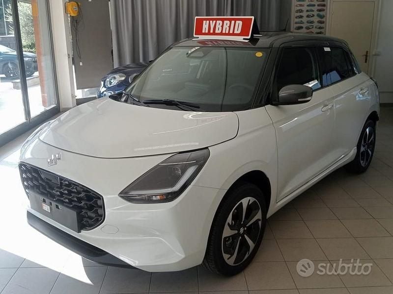 Bianco Nuova 2025 Suzuki Swift Due volumi | 19.300 € (Buon prezzo) - Immagine 1/4
