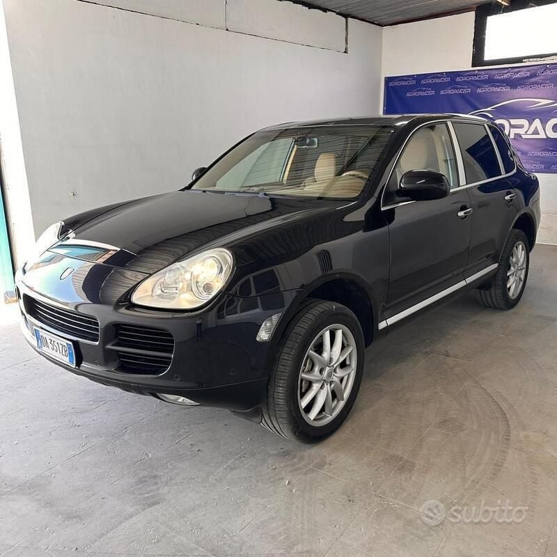 Nero Usata 2005 Porsche Cayenne SUV | 13.900 € (Buon prezzo) - Immagine 1/4