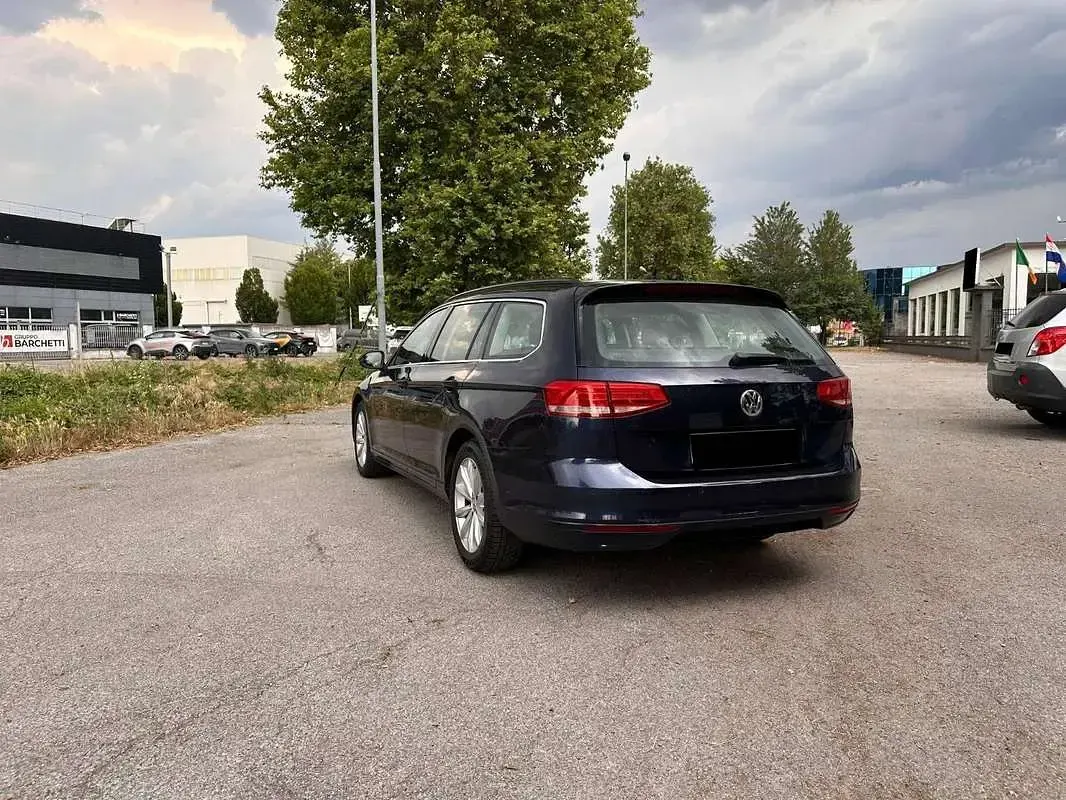 Usata VW Passat 150 CV (110 kW) 2017 Blu/azzurro Station wagon