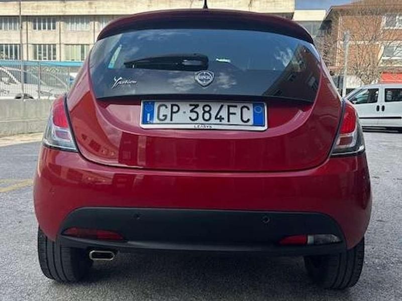 Usata Lancia Ypsilon Gold 69 CV (50 kW) 2023 Rosso Utilitaria