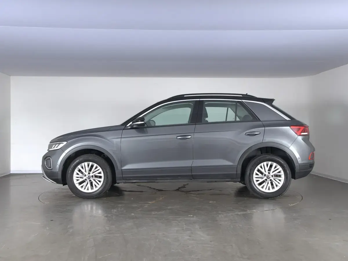 Usata VW T-Roc Life 116 CV (85 kW) 2025 Indium grey metallizzato nero SUV