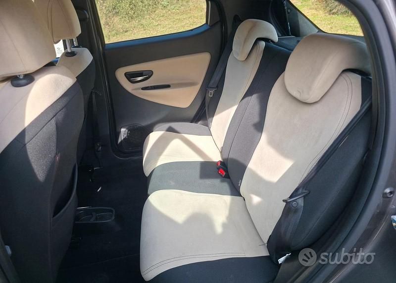 Usata Lancia Ypsilon Gold 86 CV (63 kW) 2013 Grigio Utilitaria