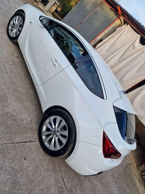 Usata Opel Astra GTC Cosmo 131 CV (96 kW) 2012 Berlina