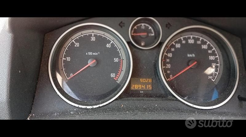 Usata Opel Zafira 2008 Grigio Monovolume