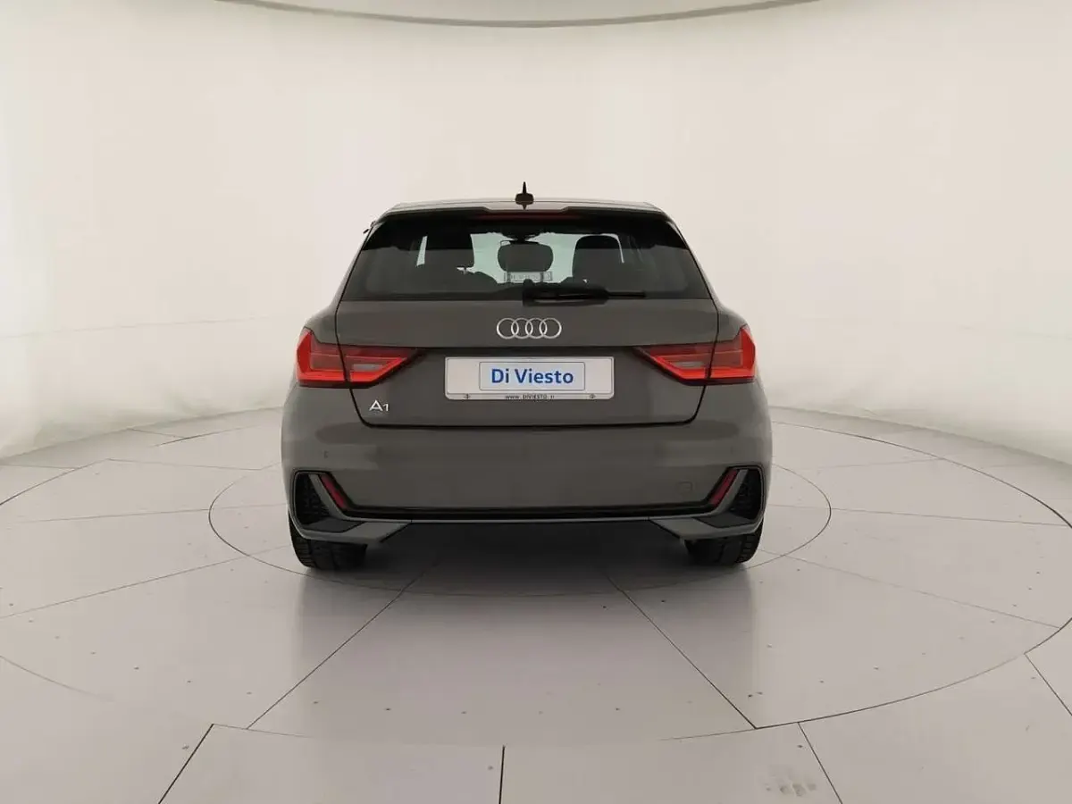 Usata Audi A1 Sportback S-Line 110 CV (80 kW) 2023 Grigio chronos metallizzato Utilitaria