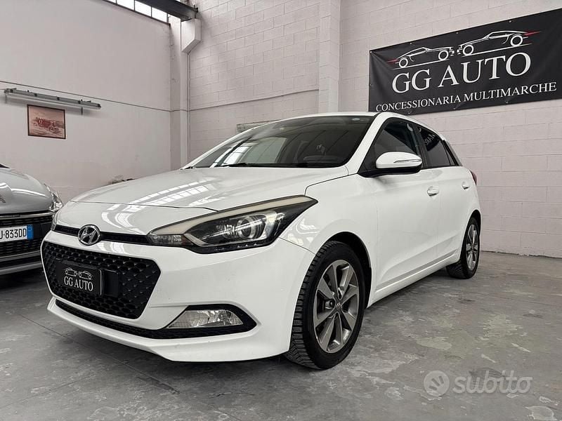 Usata Hyundai i20 Comfort 90 CV (66 kW) 2015 Bianco Berlina