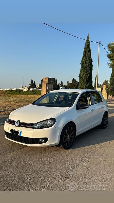 Usata VW Golf VI 105 CV (77 kW) 2011 Bianco Utilitaria