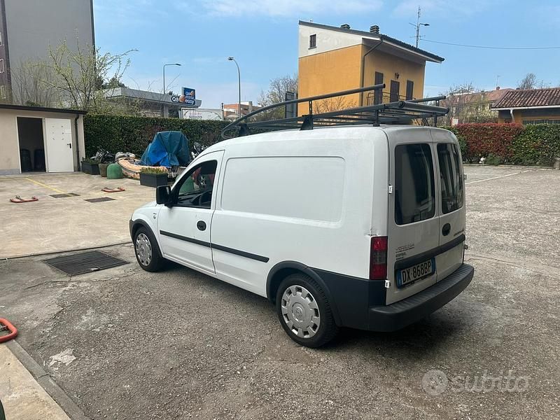 Usata Opel Combo 97 CV (71 kW) 2009 Bianco Monovolume