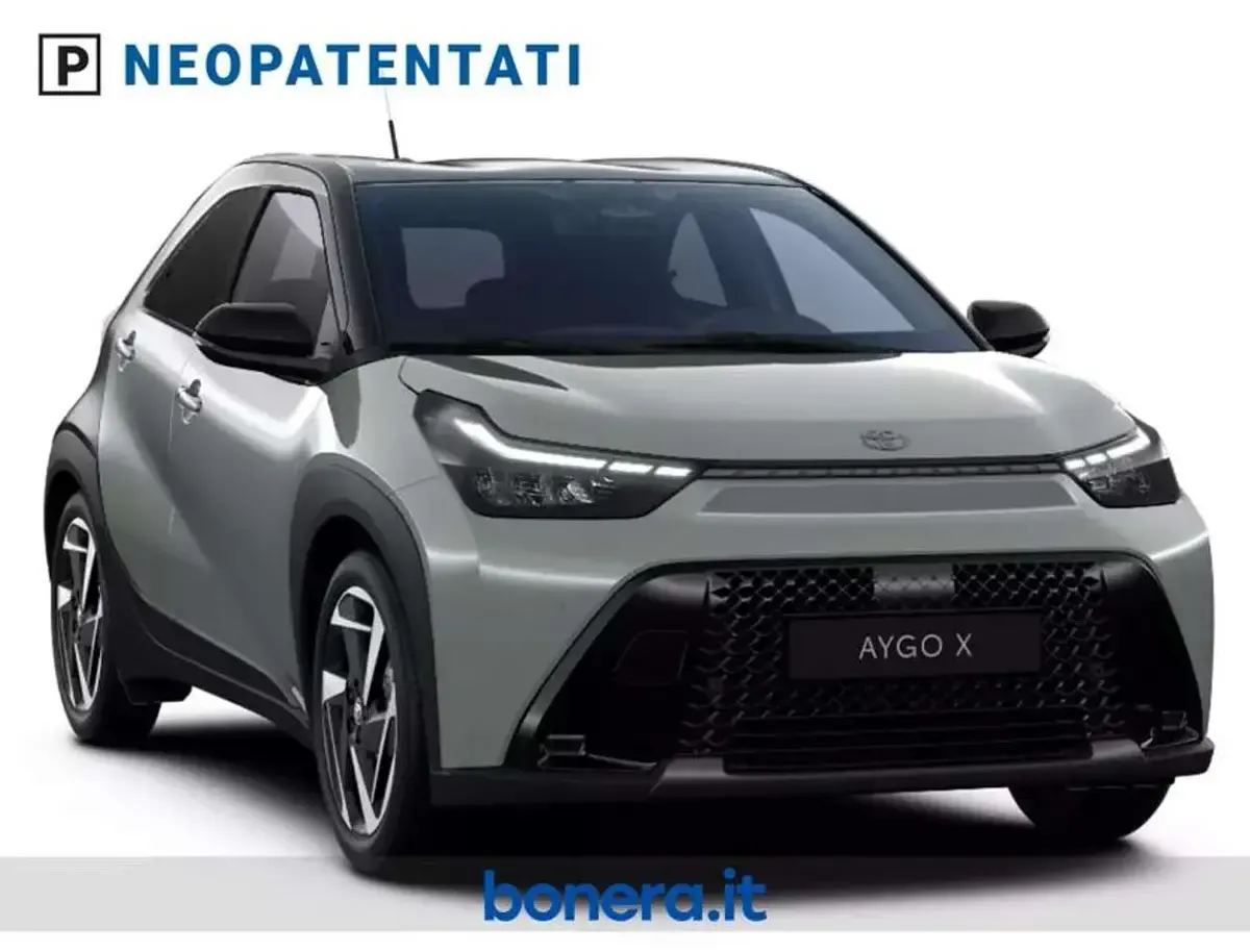 Nuova Toyota Aygo X Premium 116 CV (85 kW) 2026 Tarragon green & black SUV