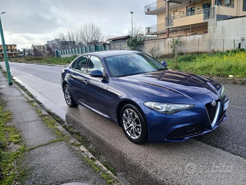 Usata Alfa Romeo Giulia 180 CV (132 kW) 2018 Blu Berlina