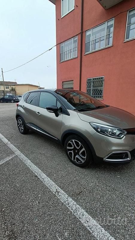 Usata Renault Captur 90 CV (66 kW) 2017 Grigio SUV