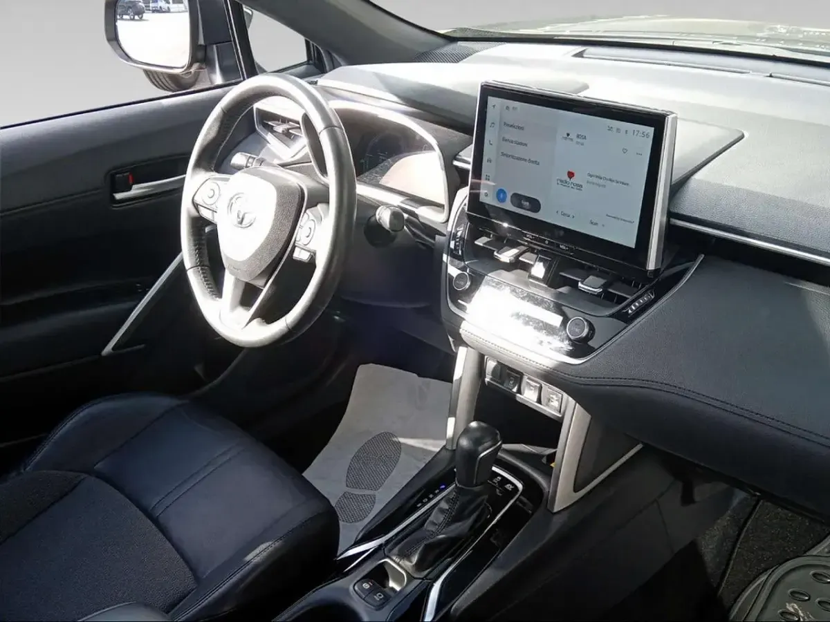 Usata Toyota Corolla Cross Lounge 197 CV (144 kW) 2023 Nero SUV