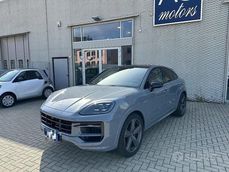 Usata Porsche Cayenne 469 CV (344 kW) 2024 Grigio SUV