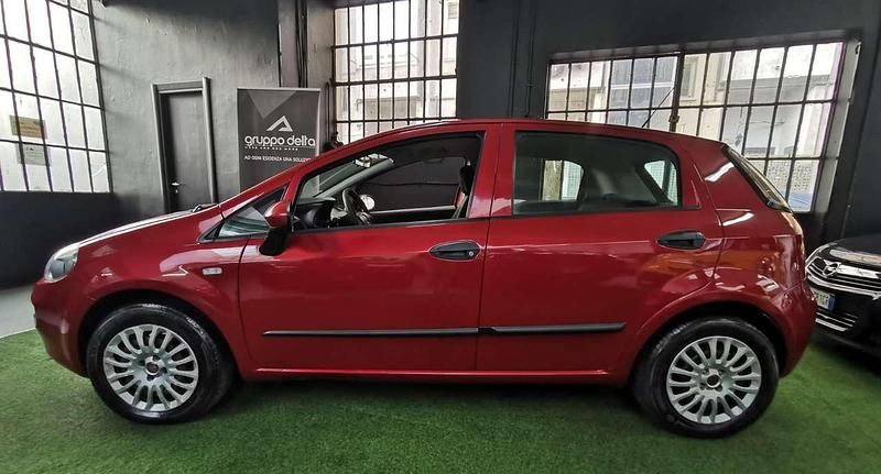 Usata Fiat Grande Punto Dynamic 77 CV (56 kW) 2010 Rosso Utilitaria