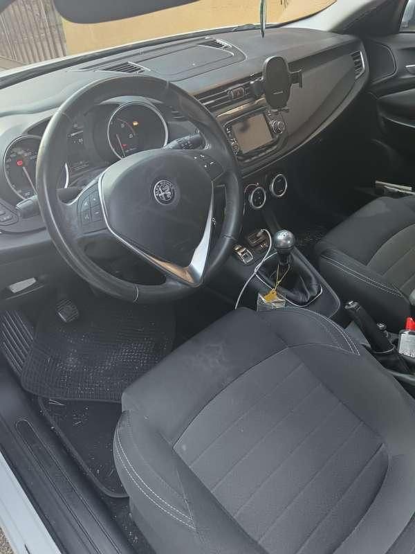 Usata Alfa Romeo Giulietta Super 120 CV (88 kW) 2017 Bianco Utilitaria