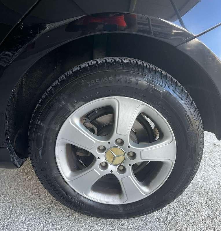Usado Mercedes A160 Executive 82 CV (60 kW) 2012 Negro Monovolumen