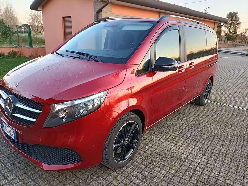 Usata Mercedes V220 163 CV (119 kW) 2022 Rosso Monovolume