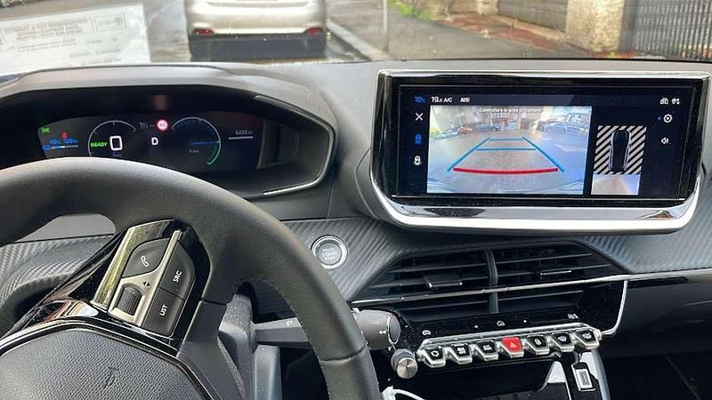 Usata Peugeot 208 Allure 100 kW (136 CV) 2025 Grigio Utilitaria