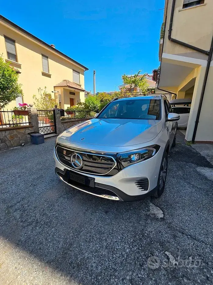 Usata Mercedes EQB250 111 kW (151 CV) 2023 Grigio SUV