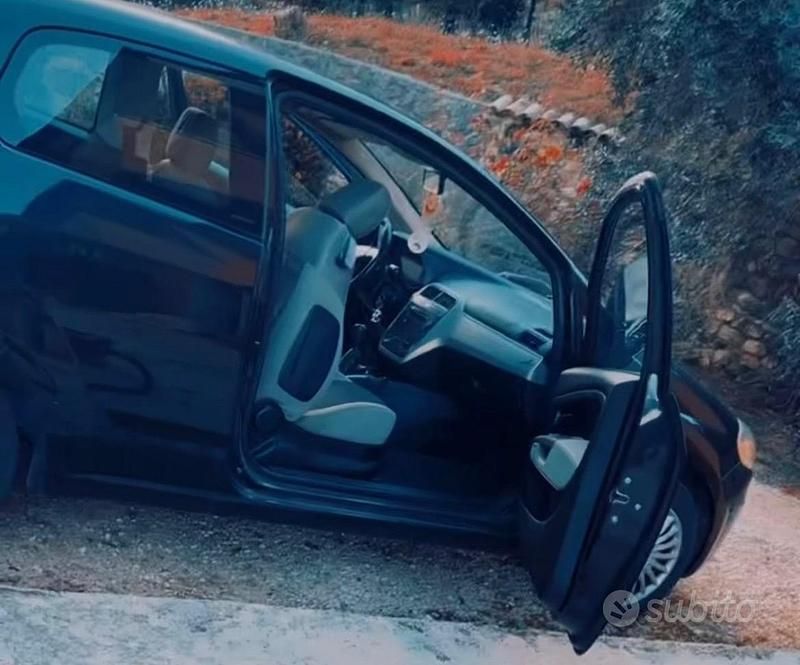 Usata Fiat Punto 75 CV (55 kW) 2005 Nero Utilitaria