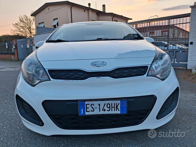 Usata Kia Rio EX 75 CV (55 kW) 2013 Bianco Berlina