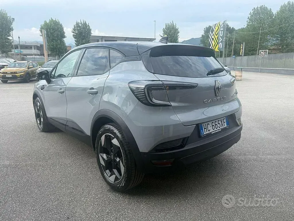 Nouă Renault Captur Techno 122 CP (89 kW) 2026 Gri SUV
