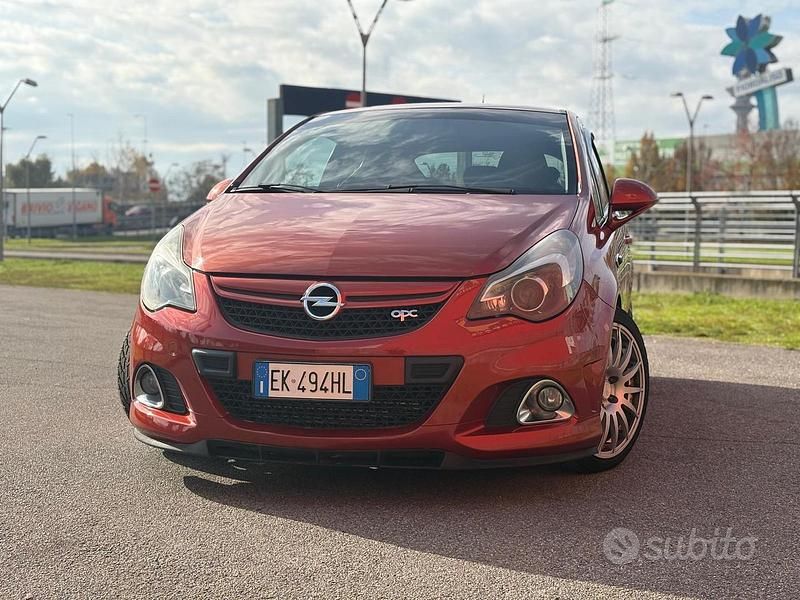 Giallo Usata 2012 Opel Corsa Edition Tre volumi | 6000 € (Super prezzo) - Immagine 1/4