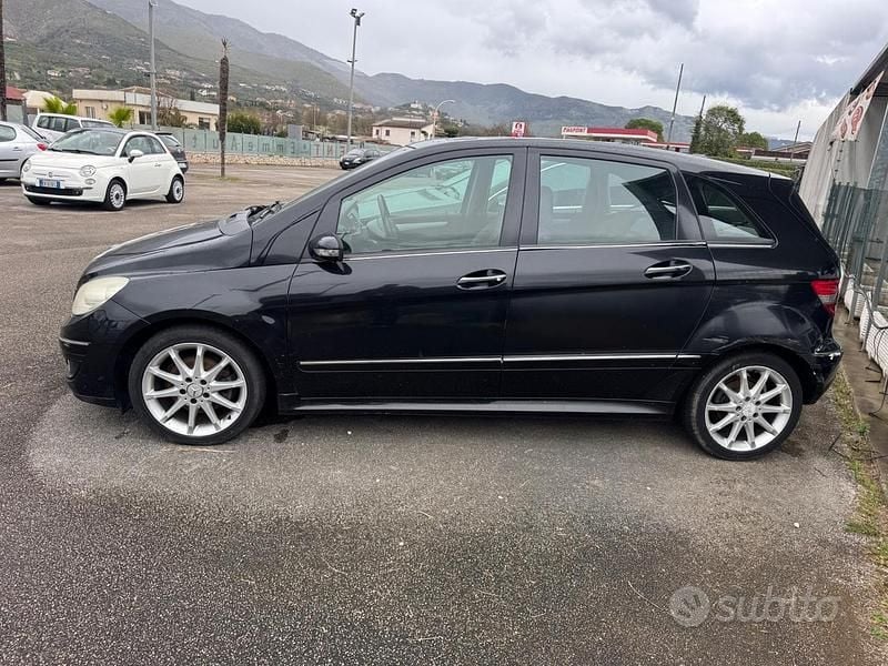 Usata Mercedes B180 108 CV (79 kW) 2006 Nero Monovolume