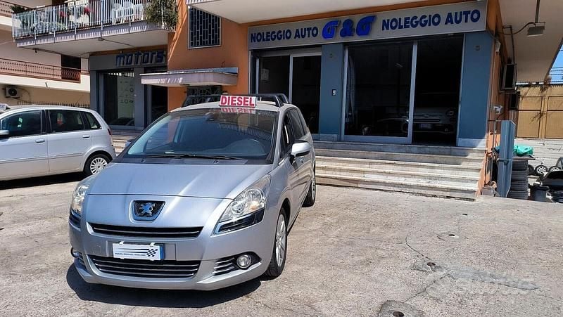 Usata Peugeot 5008 110 CV (80 kW) 2010 Argento Monovolume
