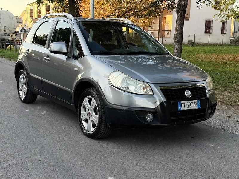 Usata Fiat Sedici Emotion 107 CV (78 kW) 2009 Grigio SUV